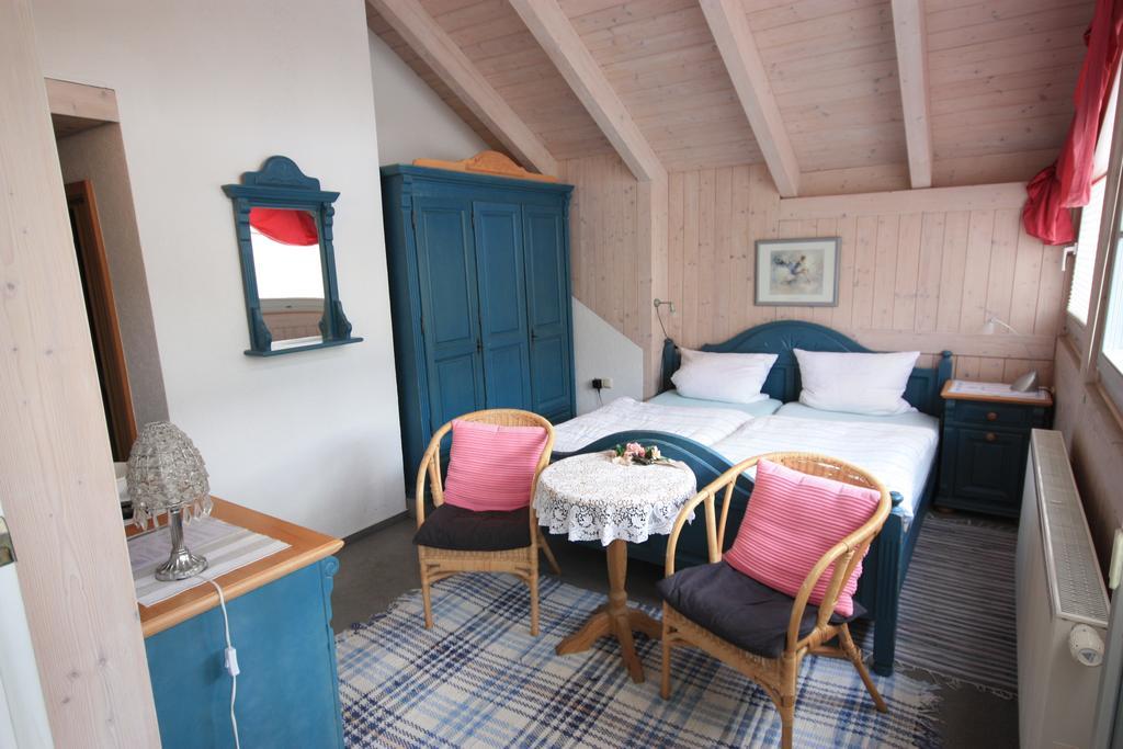 Pension-Ferienwohnung Liesbachtal Direkt Am Waldrand Bayerische Rhoen Schönau an der Brend Rum bild